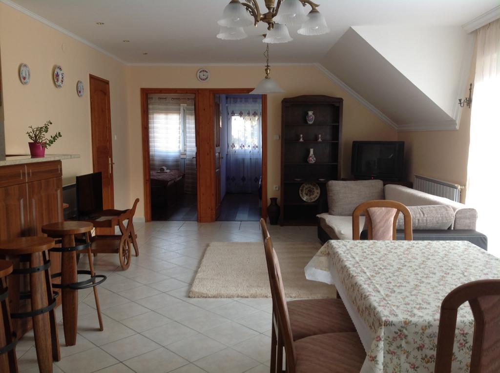 Attila Apartmanház Hotel Hévíz Quarto foto