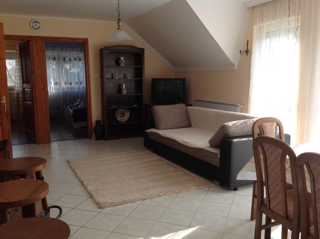 Attila Apartmanház Hotel Hévíz Quarto foto