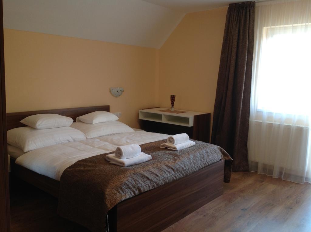Attila Apartmanház Hotel Hévíz Quarto foto