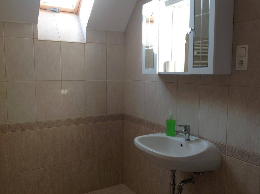 Attila Apartmanház Hotel Hévíz Quarto foto