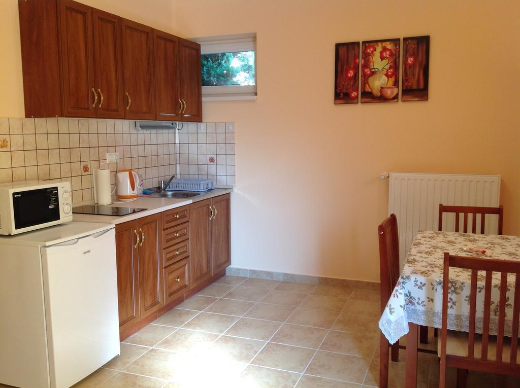 Attila Apartmanház Hotel Hévíz Quarto foto