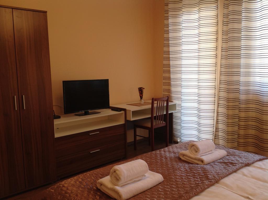 Attila Apartmanház Hotel Hévíz Quarto foto