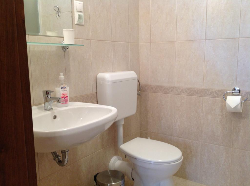 Attila Apartmanház Hotel Hévíz Quarto foto