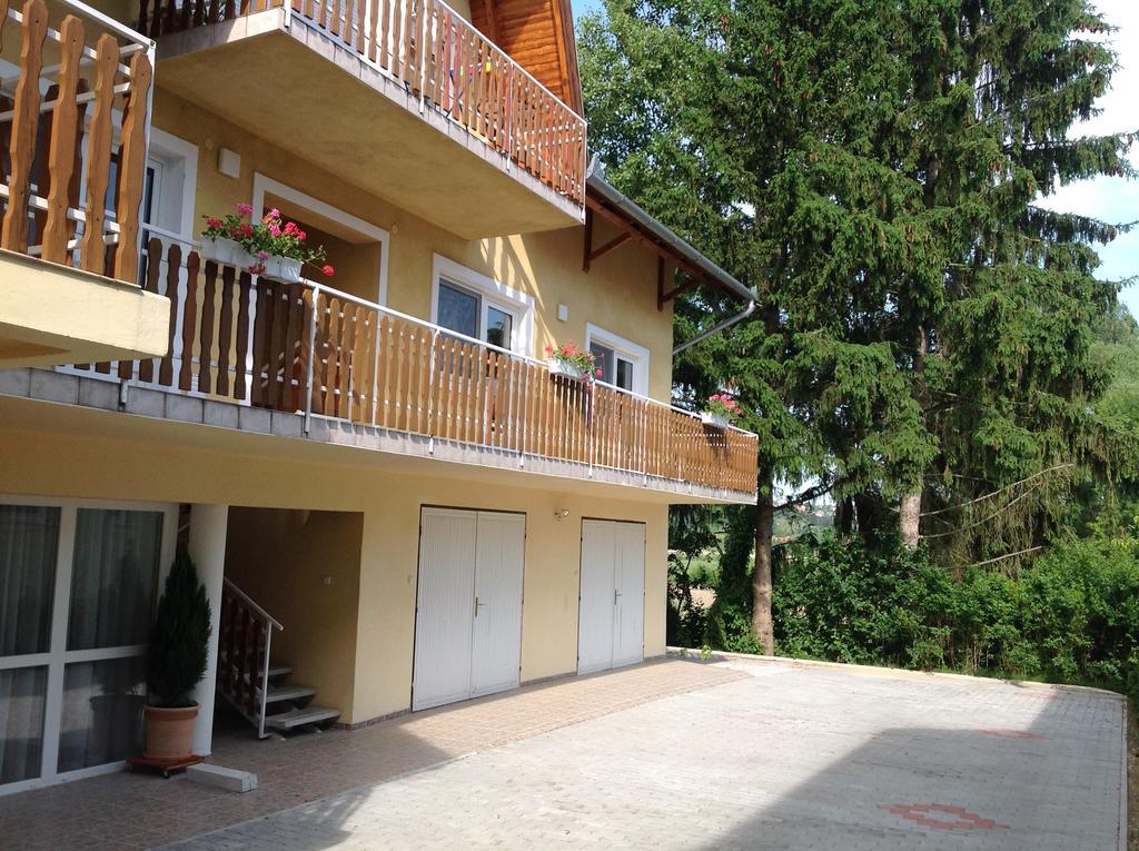 Attila Apartmanház Hotel Hévíz Exterior foto