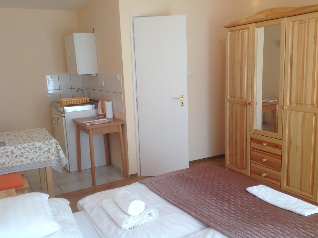 Attila Apartmanház Hotel Hévíz Exterior foto